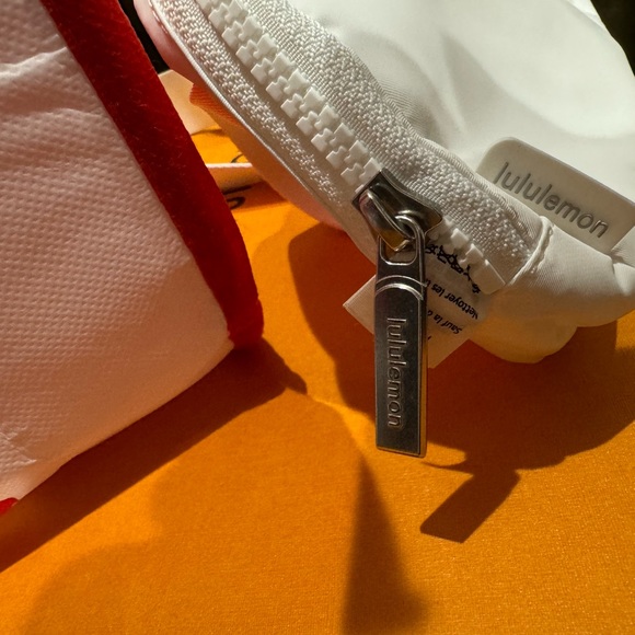 Lululemon Athletica Everywhere Belt Bag in White - Picture 2 of 5